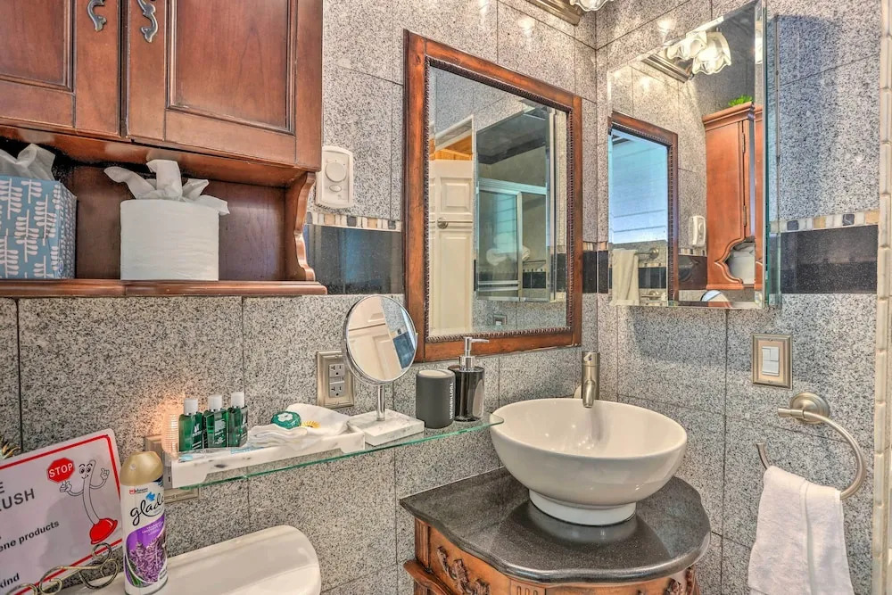 1 Mi to Lake Gregory: Boho Crestline Cabin