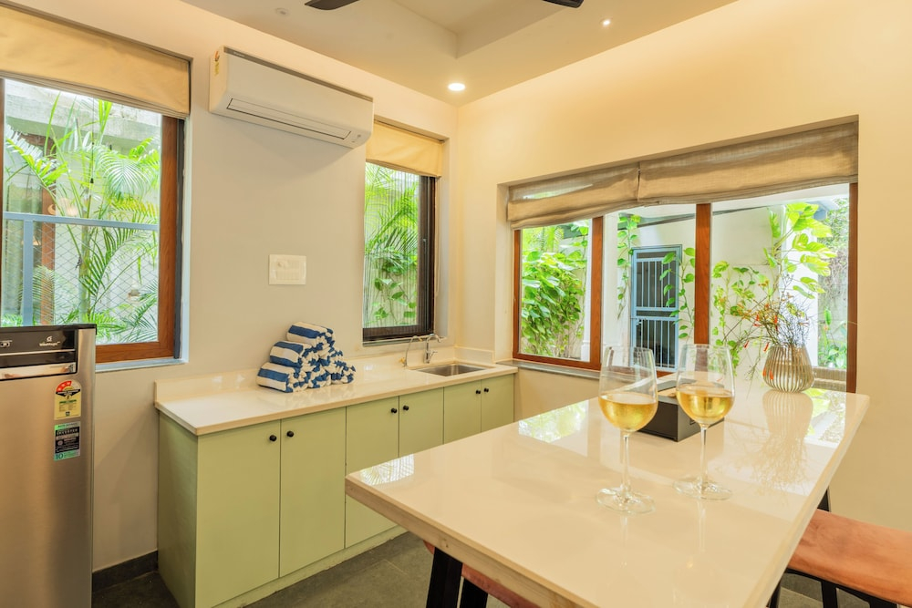 ELIVAAS 3 BHK Pvt Pool & Bar - Villa Valerie