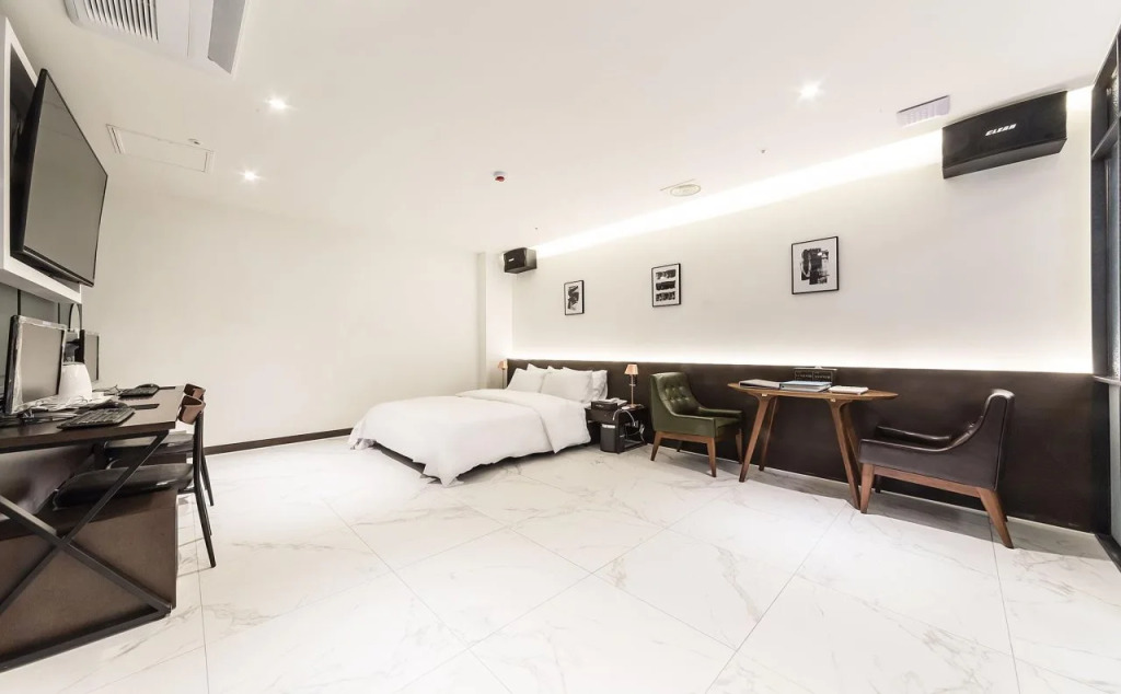 Plum Hotel