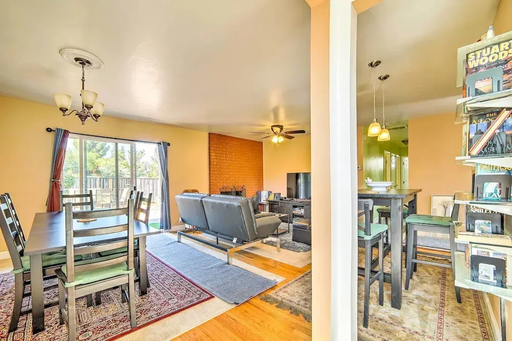 5 Mi to Levis Stadium: Pet-friendly Getaway!