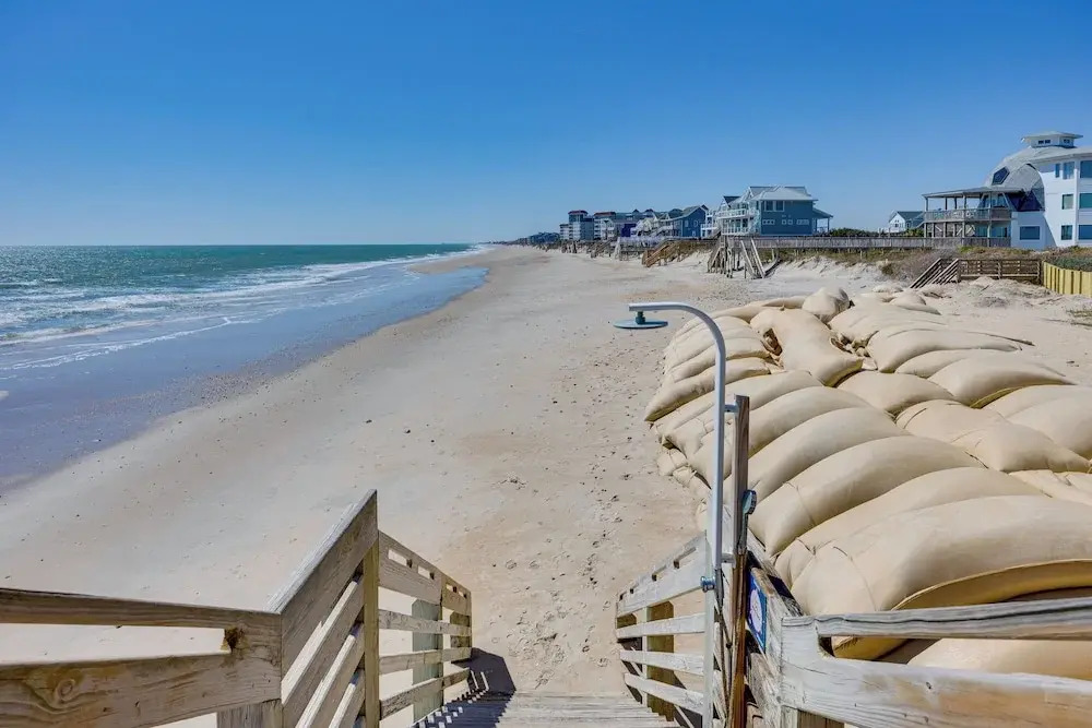 Steps to Sand! 3rd-floor North Topsail Beach Condo