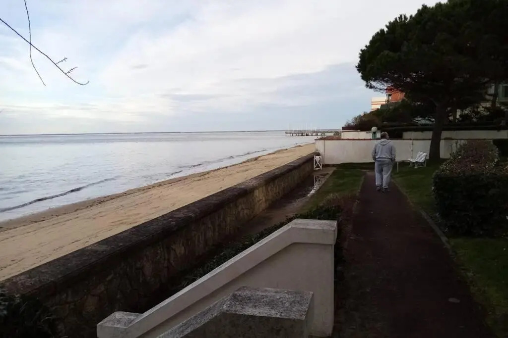 1er ligne pied dans l'eau plage option parking
