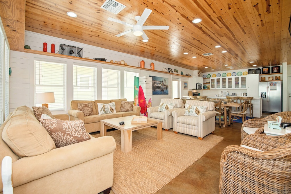 Bach Porch - Beach Gear Credit Included! 2 Shared Heated Pools