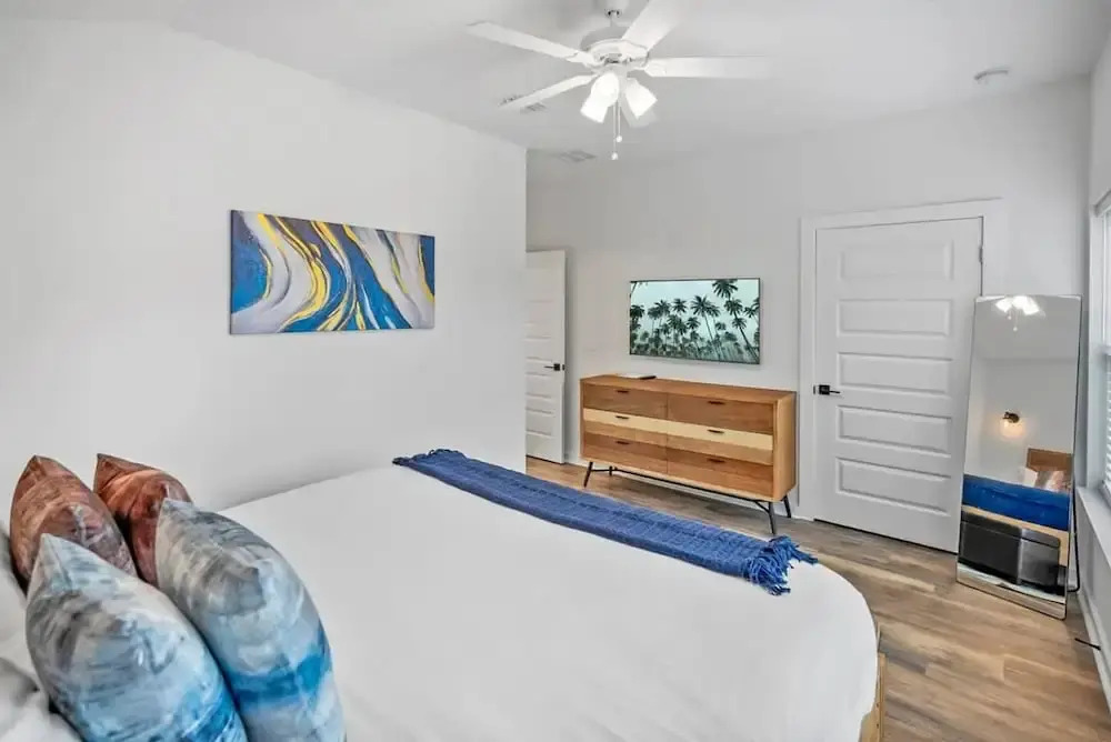 Downtown St Aug Home by Fountain of Youth Pool Spa by Beach Add Golf Cart