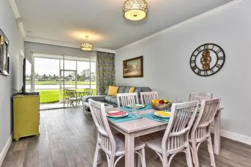 Bologna - renovated first floor 2BR condo in GreenLinks! Lake and golf views, resort pool, jacuzzi, gym and tennis access! Near Naples beaches, dining, shopping and Marco Island area, perfect for guests who value convenience, comfort and nature!