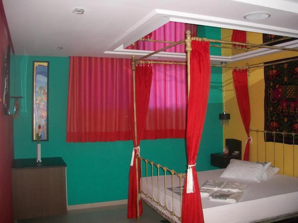 Motel Mambo