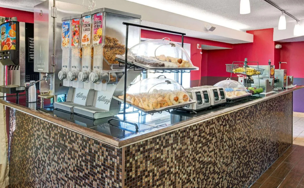 Holiday Inn Indianapolis - Airport Area N by IHG