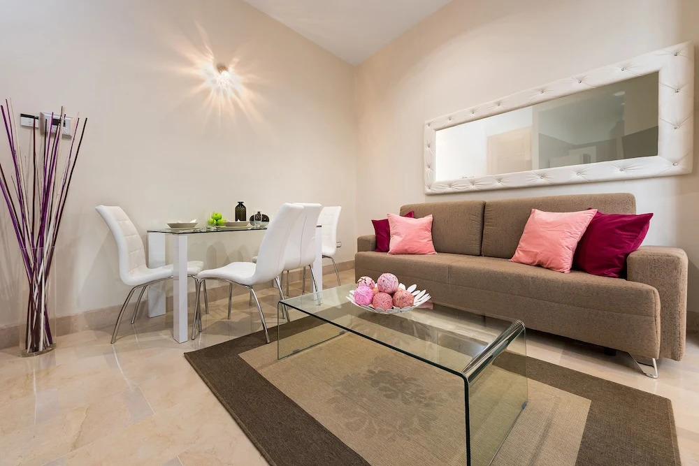 Modern & Quiet 1 Bb Apart one Step Away From Campana Square. Sierpes