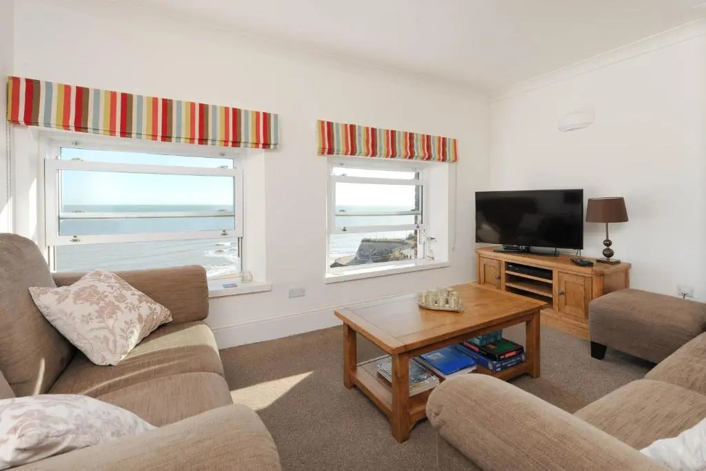Luxury Two Bedroom Apartment with Fantastic Panoramic Sea Views