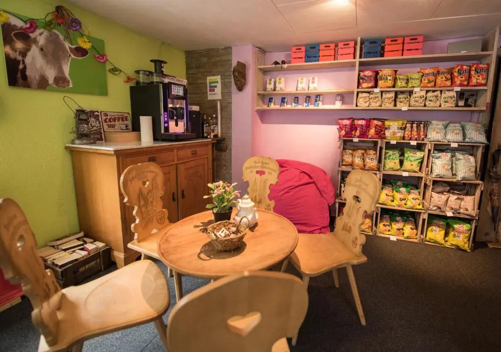 Schutzenbach Backpackers For Adults 18-32 years only