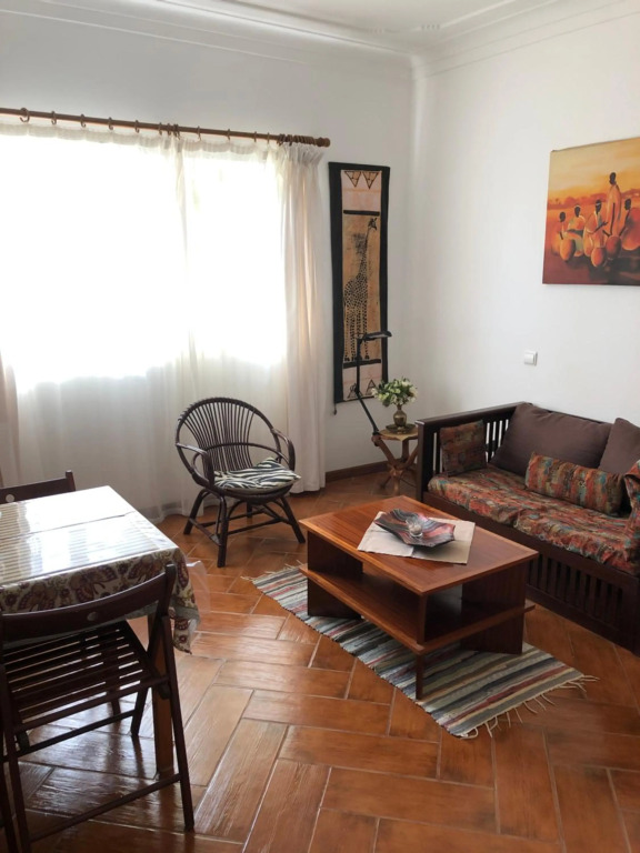 Charming 2BR Guest Suite with Ocean View