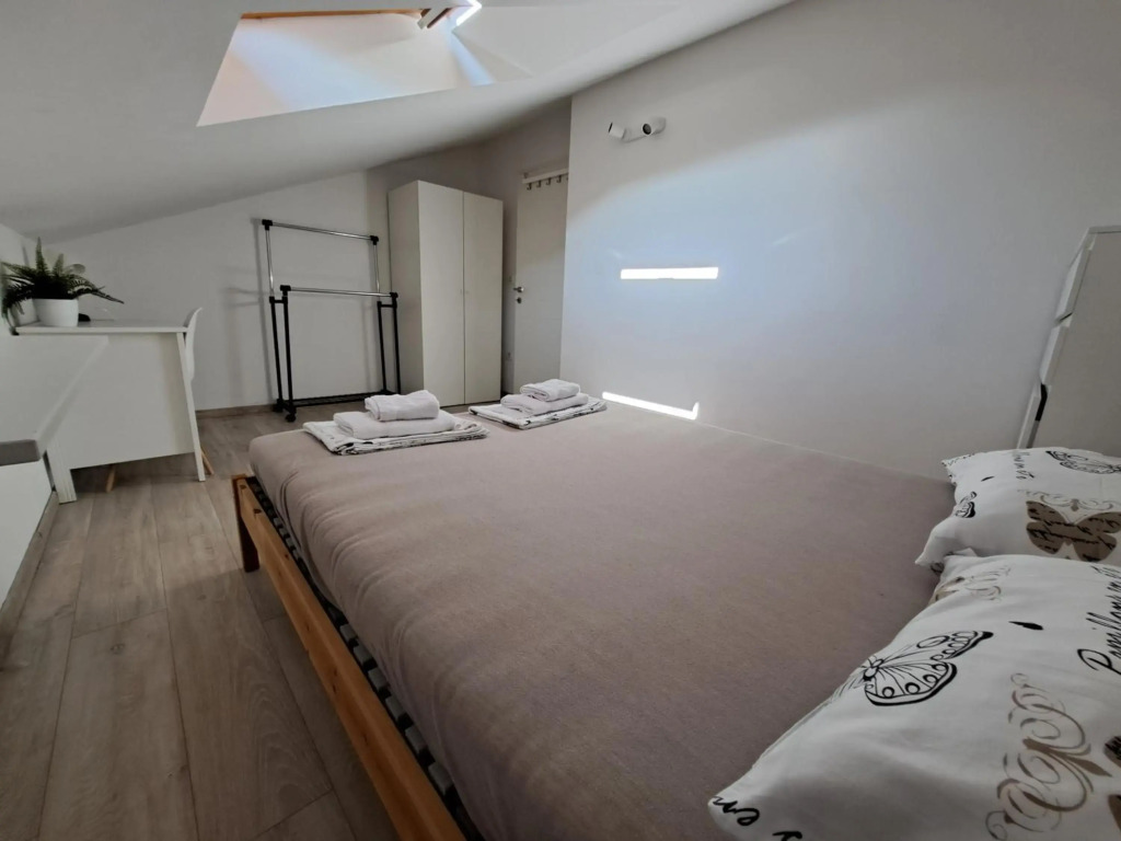 Sea view later apartment