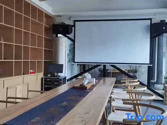 Runqi Hotel