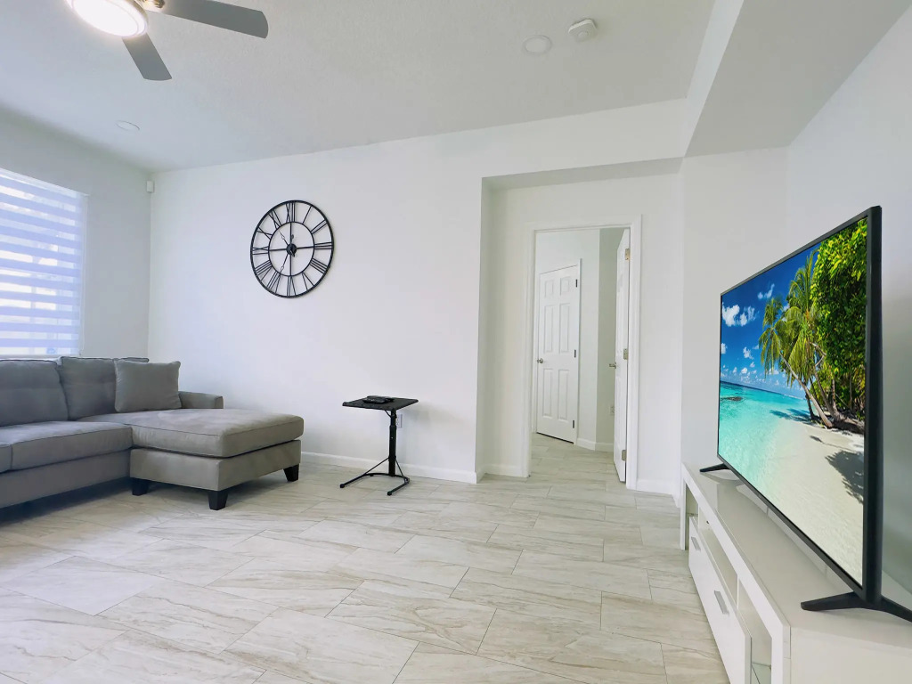 Luxury 4Bd Home Near Disney w/Pool (1653 PR), Davenport, US