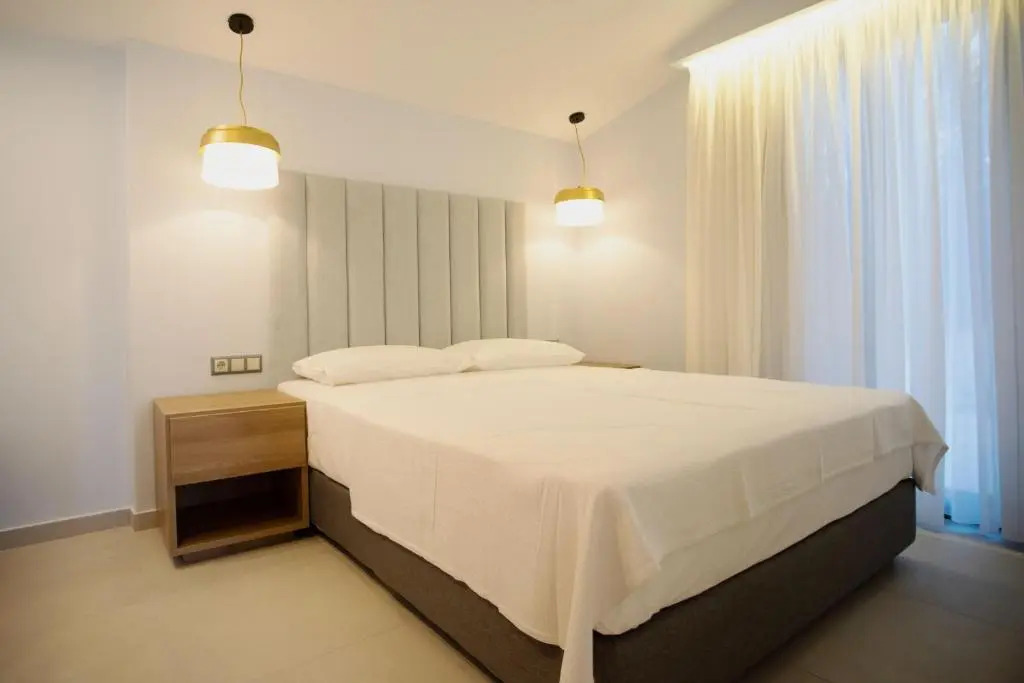 8 Boutique Suites