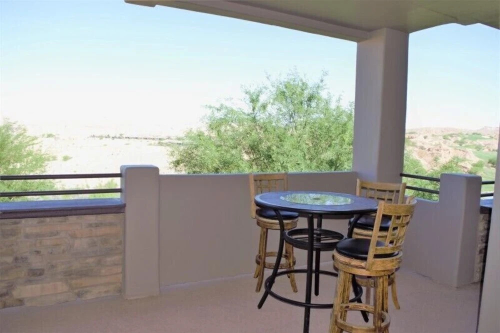 Bobitsky and Gomez - 2 Br Condo