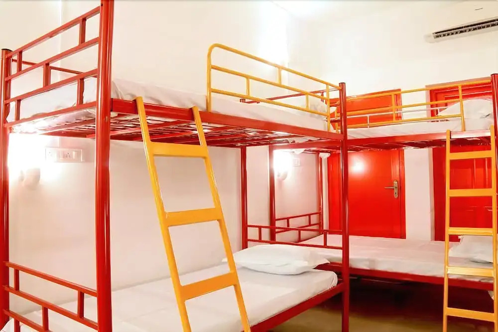 Redlollipop Hostel