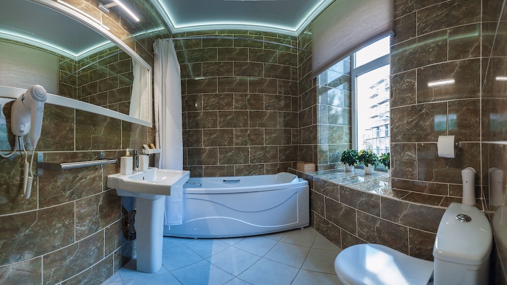 GloryVell Hotel