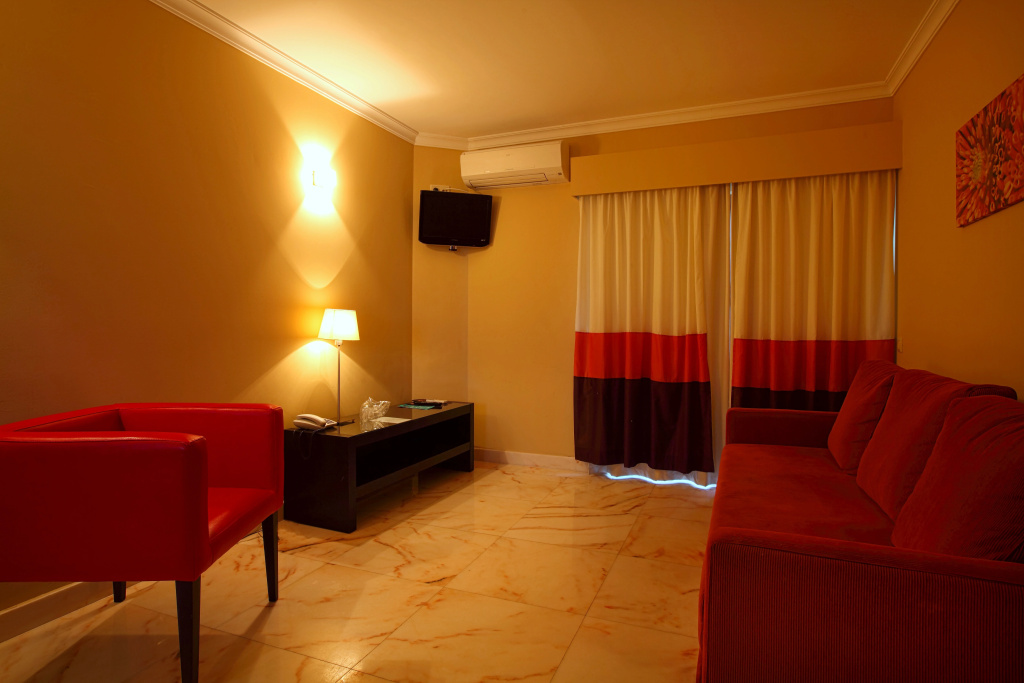Topazio Vibe Beach Hotel & Apartments