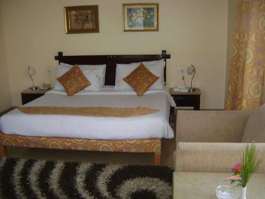 Cataract Pyramids Resort