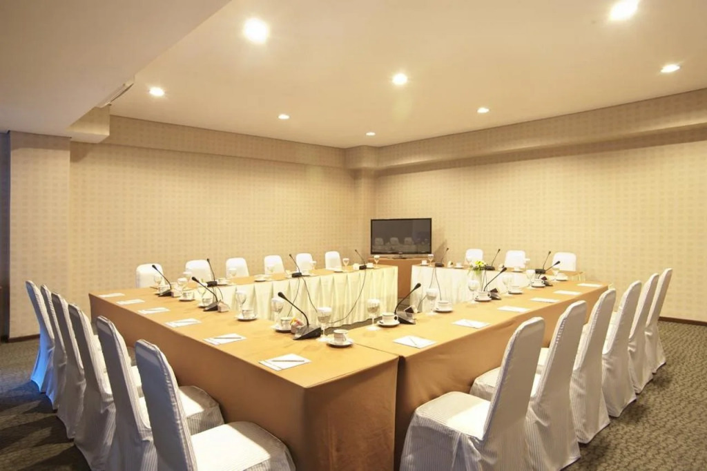 Elmi Hotel