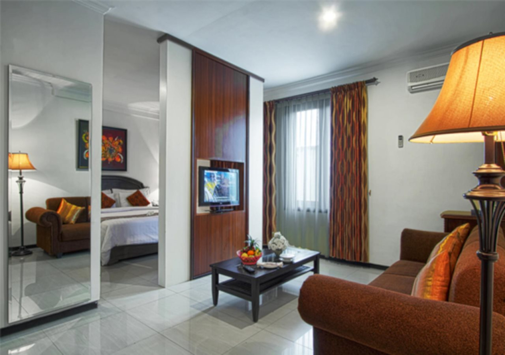 Tuwuh Hotel at Kayutangan