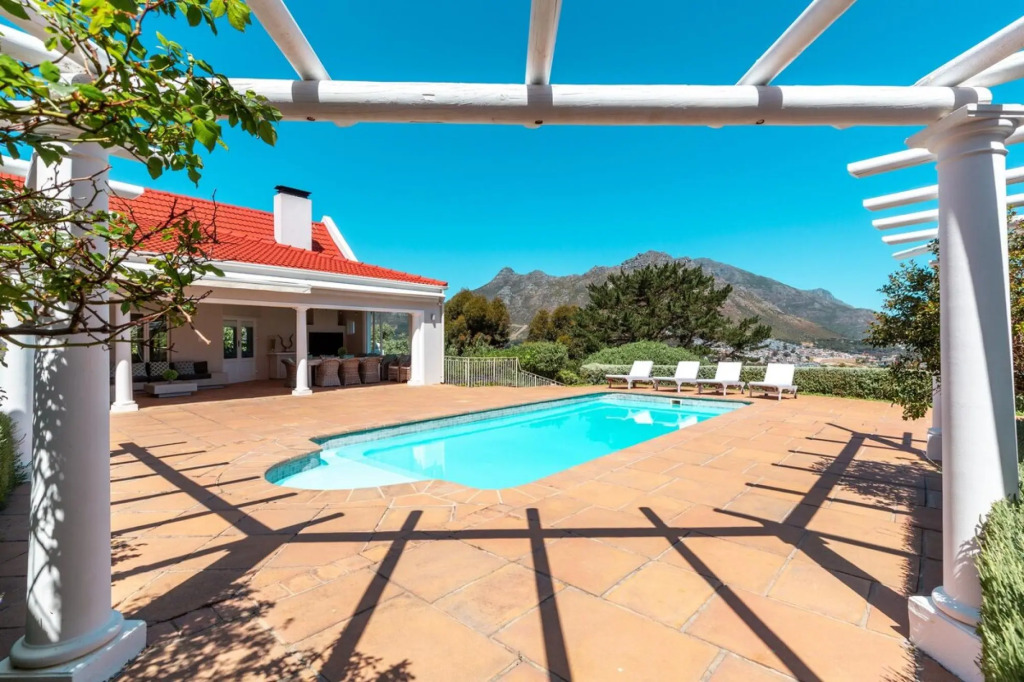 Sublime Five bed Property in Glorious Setting