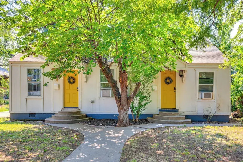 Heart of OKC Plaza District: Duplex Near Shops!
