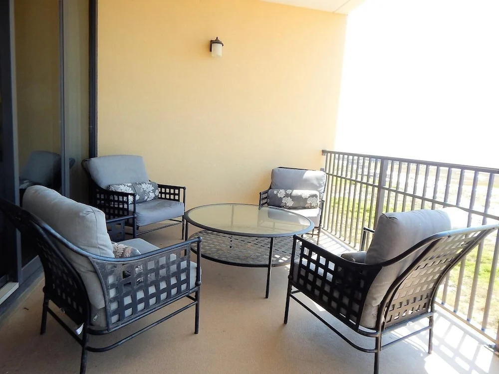 404 Holiday Isle 404 2 Bedroom Condo