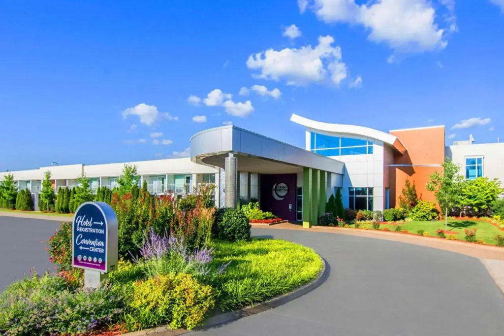 Ramada Springfield Inn And Conference Center