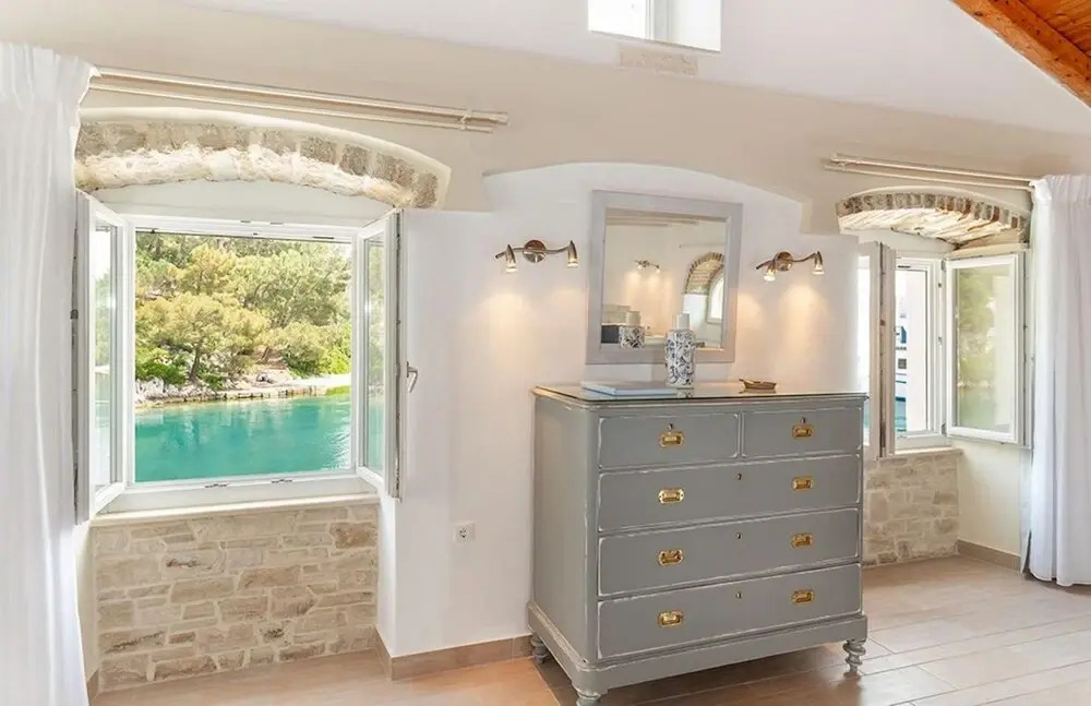 The Harbour House - Waterfront 1 Bedroom Suite
