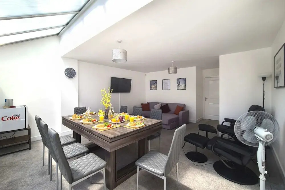 Last Minute Deals 4BR House of Four Chimneys