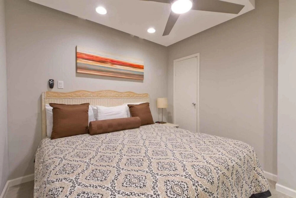 Aquarius Condominium 706