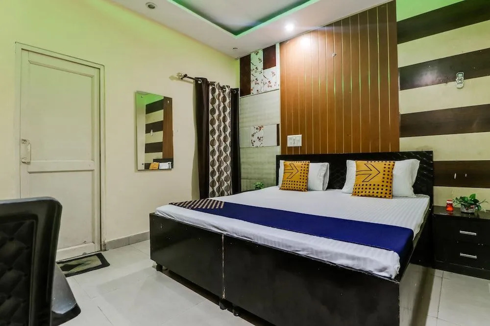 Spot On 61068 Hotel Kr