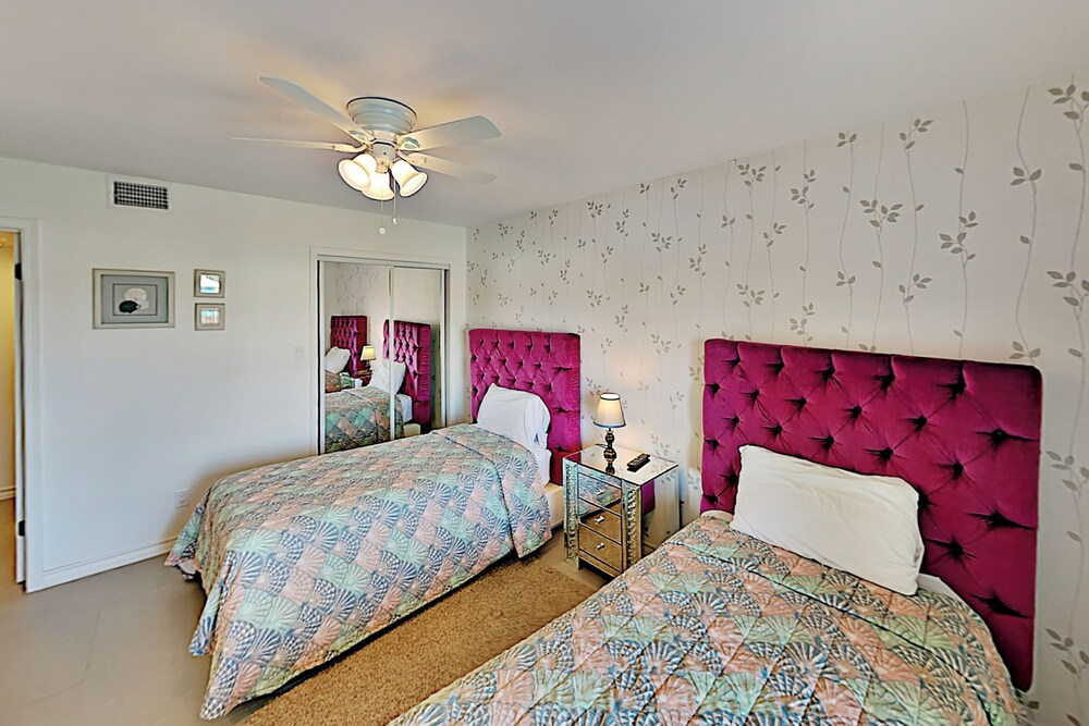 All-suite Coastal Retreat: Suntide III - Unit 405