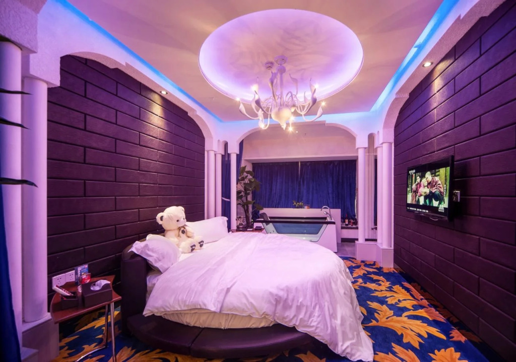 Wuhan Nine-Tailed Fox Art Hotel