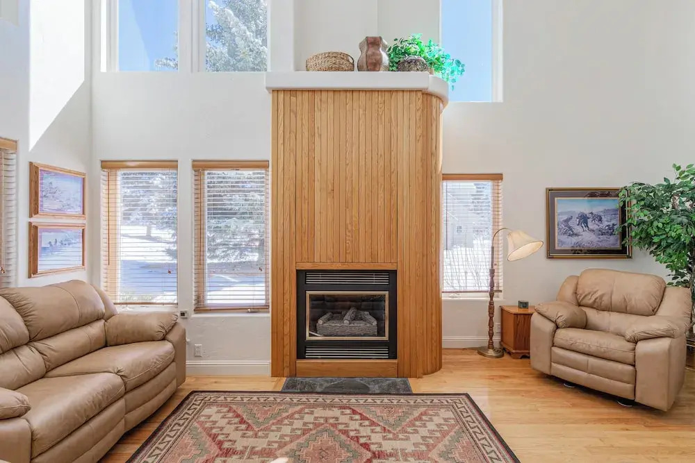 3BR Townhome w/ Mountain View & Balcony