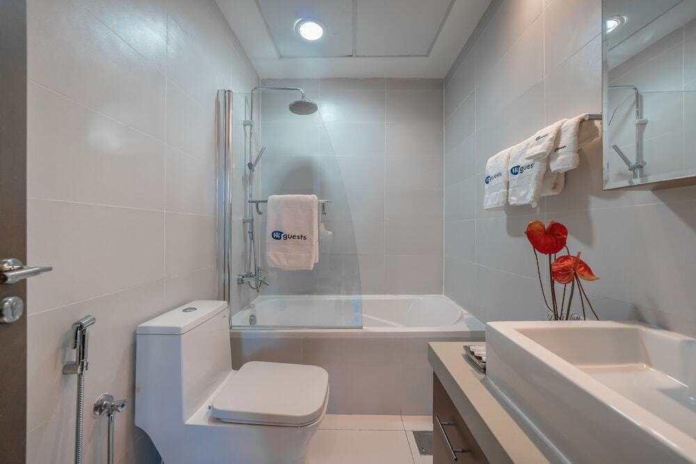 1 BR Luxury Apartment - Orra Marina - MSG 8745