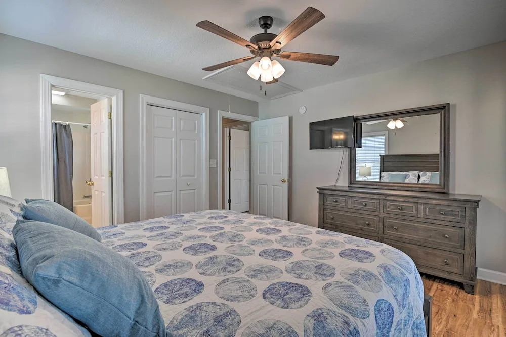 Large Home w/ Hot Tub & Pool: 500 ft to the Beach