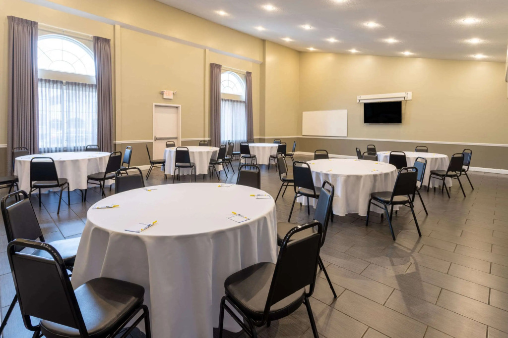 Days Inn & Suites by Wyndham Cherry Hill - Philadelphia