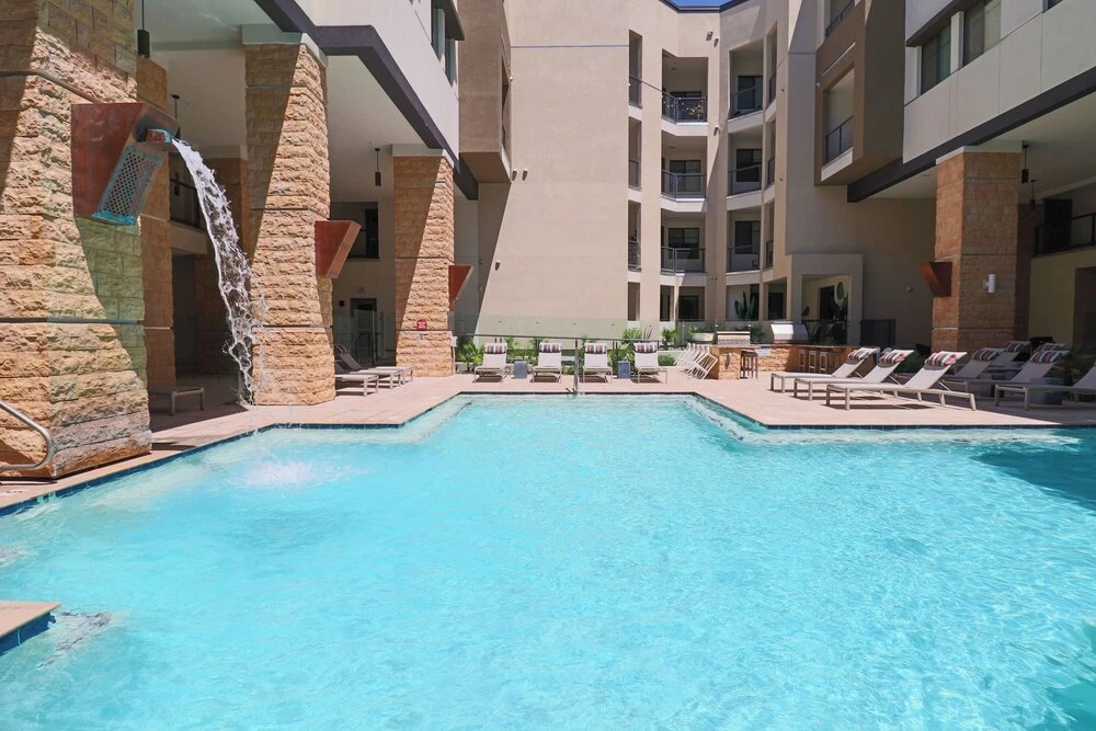 Private Rooftop Terrace-Walk Score 81 4003