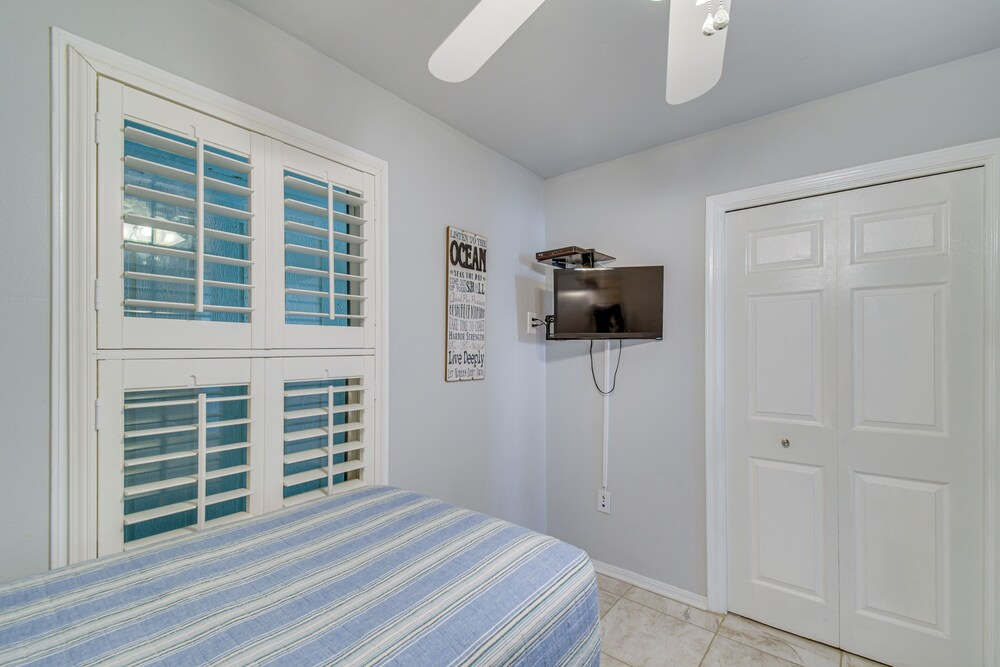 Oceanfront Gulf Shores Condo ~ 2 Mi to The Hangout