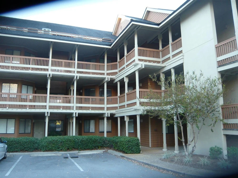 Laurel Court #205