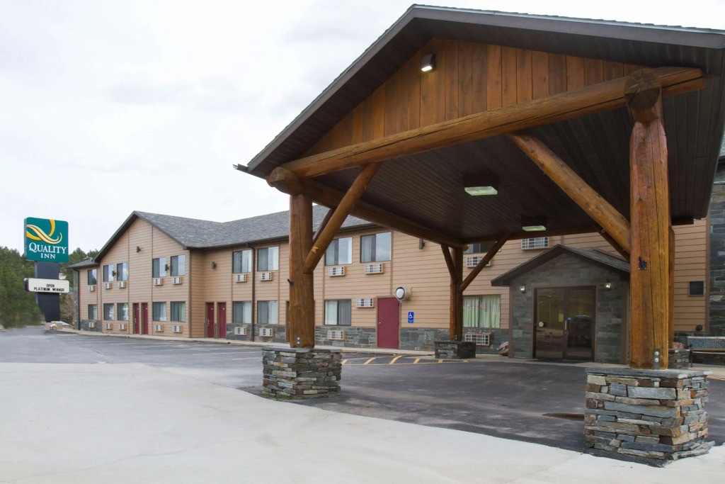 EverSpring Inn & Suites