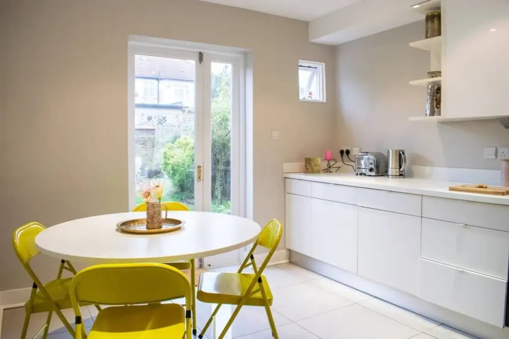 Cosy 2 Bed Ground Floor Flat In London
