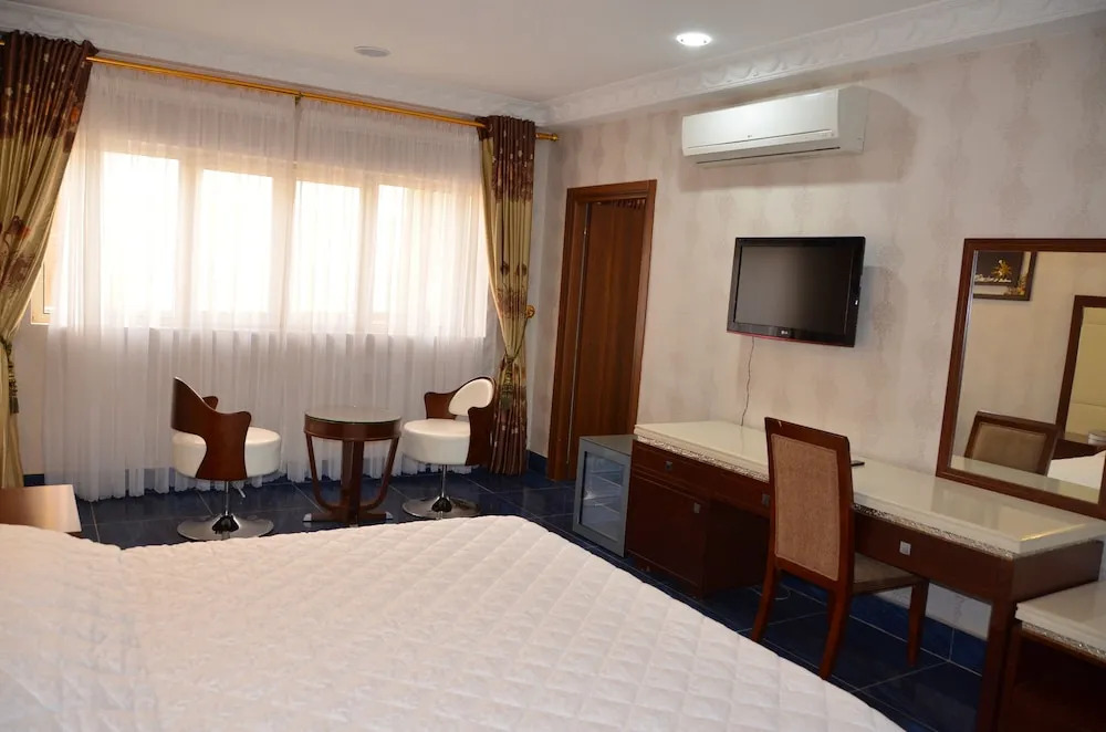 Royal Beach Hotel