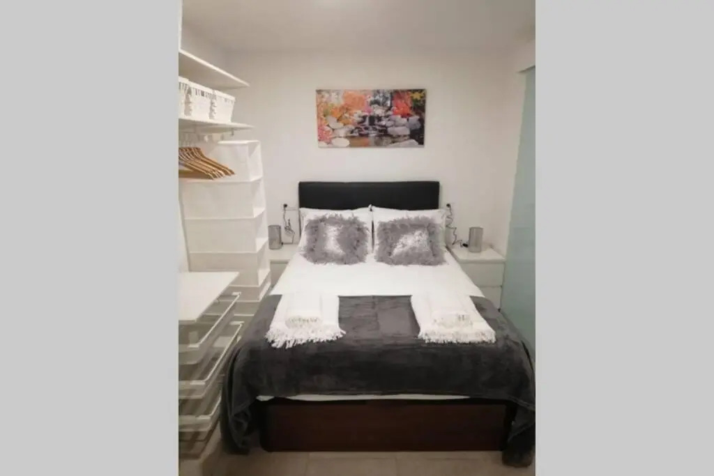 M1 Cool Loft 1 min walk to metro 15 min center by metro