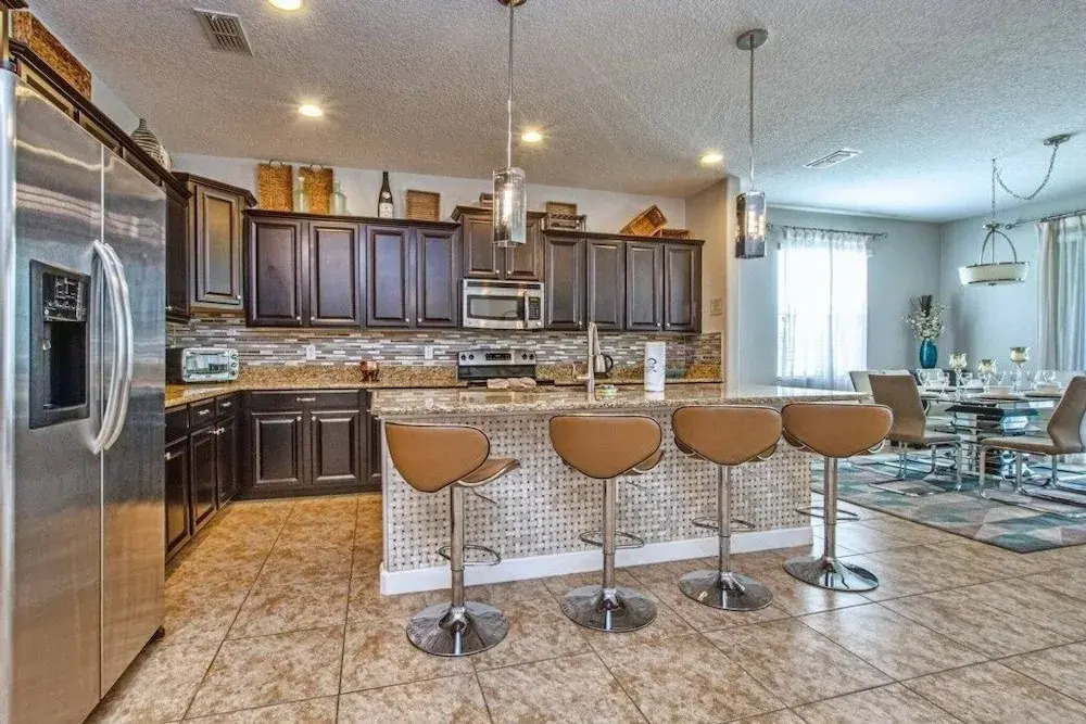 Spacious Family Getaway W/ Resort-3154pp 5 Bedroom Home by RedAwning