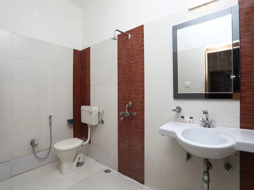 OYO 11937 Hotel Meedo
