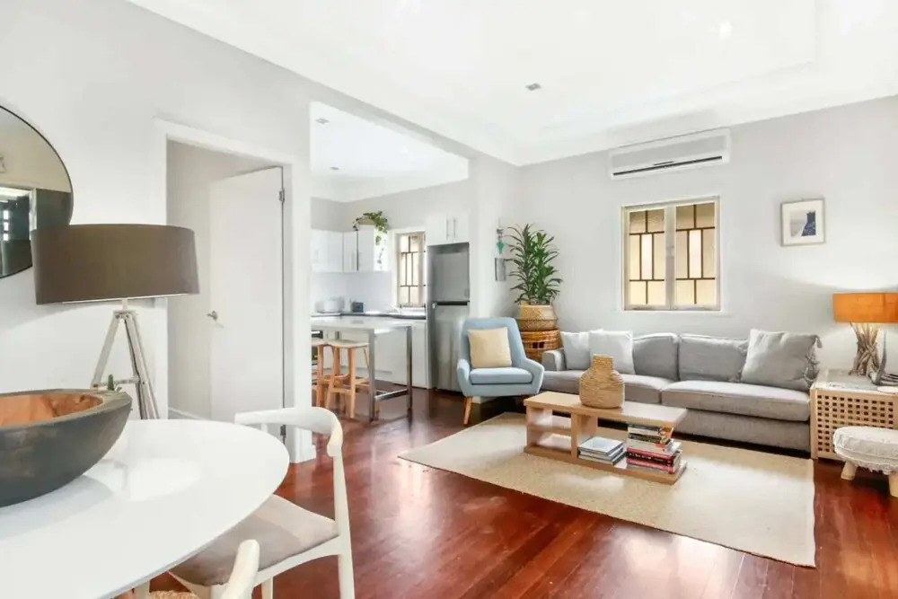 Lovely 2 Bedroom Terrace House in West End